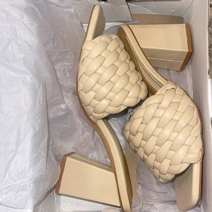 *NEW* Womens braided cream mule